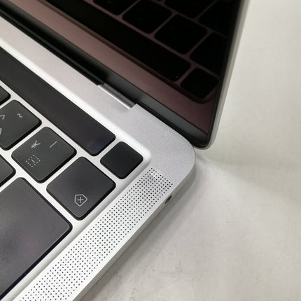 MacBook Pro M2 / 13インチ / 2022 / 8GB / 256GB / シルバー / ランク:C / MNEP3J/A / 【中古品管理番号:41083】