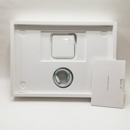 MacBook Pro M2 / 13インチ / 2022 / 8GB / 256GB / シルバー / ランク:C / MNEP3J/A / 【中古品管理番号:41083】