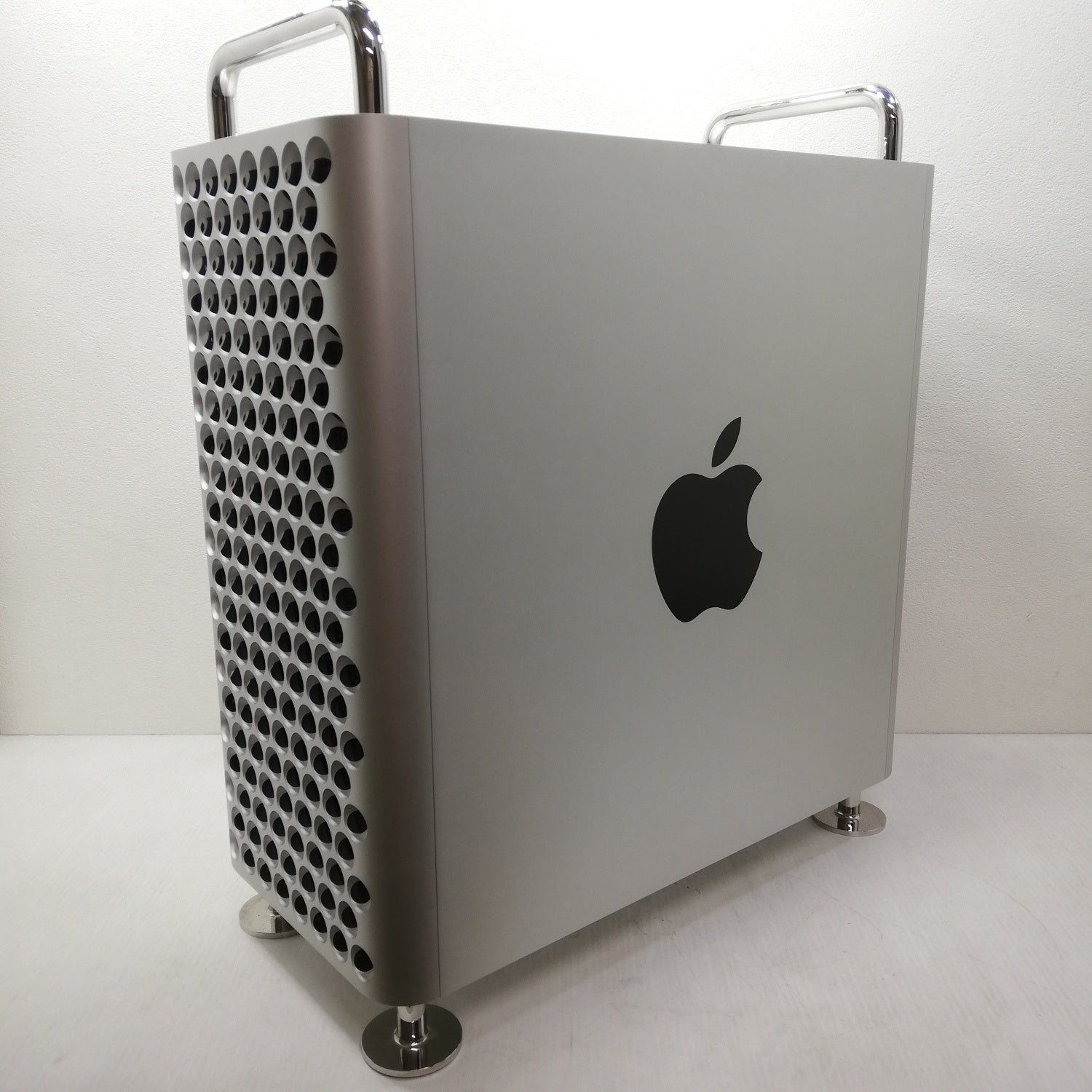 【決算特価！】Mac Pro / 2019 / 96GB / 1TB / シルバー / ランク:C / Z0W3 / 【中古品管理番号:42337】